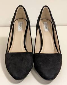 lot 284 image: Black Cole Haan Suede Pumps