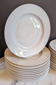 lot 67 image: Pier One White Dinner Plate Set