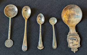 lot 68 image: Silver Plated Serving Utensils