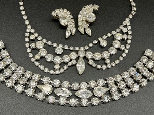lot 449 image: Lovely Vintage Rhinestone Costume Jewelry Pieces