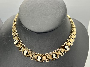 lot 448 image: Vintage Cameo Costume Jewelry Pieces