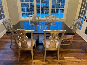 lot 48 image: Gorgeous Dining Table and Chairs