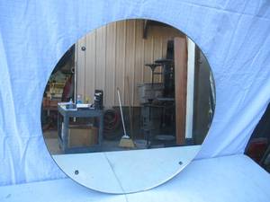 lot 35 image: Vintage 30 Round Wall Mirror