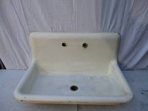 lot 47 image: Vintage Cast Iron Porcelain Sink