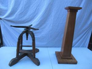 lot 57 image: Lot of 2 Vintage Items Adjustable Cast Iron & Wood Stool Base & Oak Wood Plant Stand