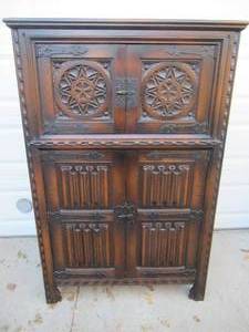 lot 14 image: Vintage Solid Oak Carved Dining Cabinet
