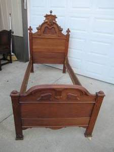 lot 18 image: Beautiful Antique Victorian Walnut Single Bed. 