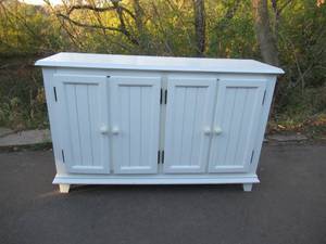 lot 66 image: White 47 Cabinet with doors and shelf