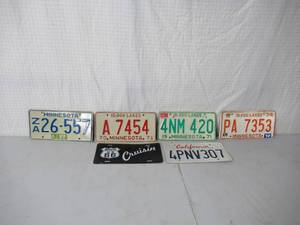 lot 69 image: Lot of 1970 License Plates