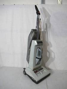 lot 94 image: Hoover Upright Vacuum