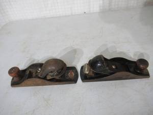 lot 110 image: Lot of 2 Vintage Block Planes. 1-Stanley 1- Fulton