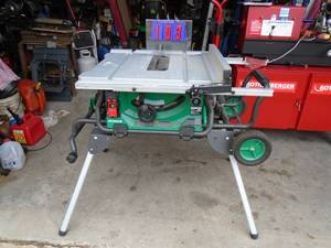 lot 103 image: Hitachi contractor table saw. Looks lightly used but wont power on. No miter. As shown.