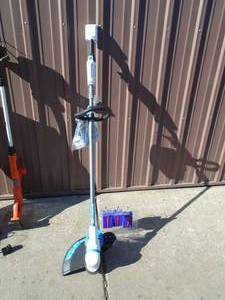lot 117 image: Hart 20 volt cordless weed trimmer with battery & charger. Lightly used. Tested & works. As shown.
