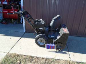 lot 120 image: Spirit 8 hp 27 snow blower. Starts & runs. Auger works but drive not working. As shown.