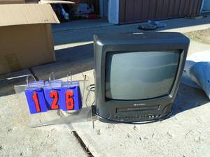 lot 126 image: 13 color tv with built in vcr. As shown.