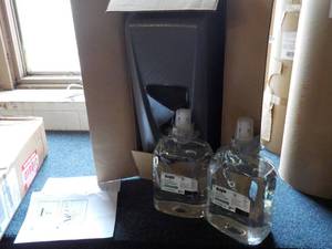 GOJO Pro-TDX Dispenser and 2 -2 lit...