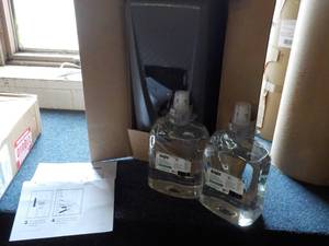 GOJO Pro-TDX Dispenser and 2 -2 lit...