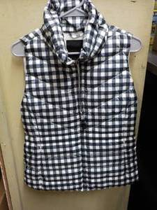 4 pc clothing and 1 Necklace size X...
