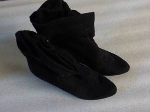 Fioni size 10 Black Heeled Shoes...