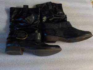 American Eagle Size 12 Black Boots...