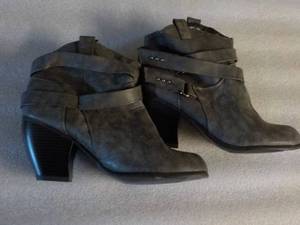 Faded Glory size 10 Charcoal Grey B...