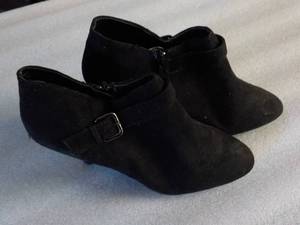 Fioni Size 9 12 W Heeled Black Sho...