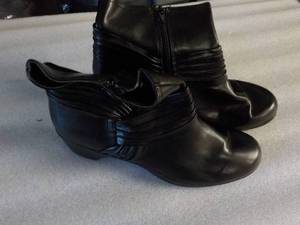Comfort Plus size 10 Black Boots...
