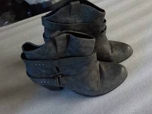 Faded Glory size 11 Grey Boots...