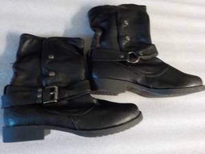 Faded Glory size 11 Black Boots...