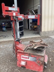 lot 5 image: Coats Tire Machine