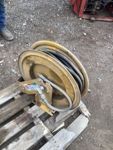 lot 6 image: Air hose  - Graco