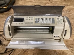 lot 35 image: Cricut expression