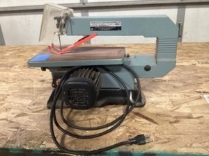 lot 44 image: Delta 13 Scroll Saw