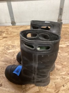 lot 38 image: Crosstech Black Diamond boots