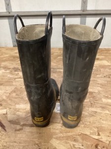 lot 37 image: Servus Firebreaker boots