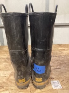 lot 36 image: Servus Firebreaker boots