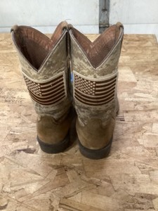 lot 34 image: Mens Ariat Boots