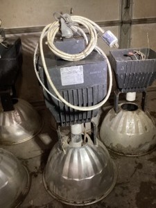 lot 61 image: High bay lights Halide