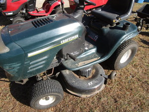 lot 4 image: Craftsman19.5hp Lawn Tractor
