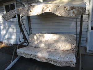 lot 3 image: Deck Swing