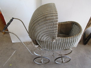 lot 32 image: Antique Wicker Doll Buggy