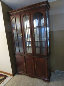 lot 6 image: China Cabinet