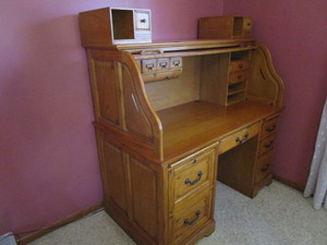 lot 7 image: S-Rolltop Desk
