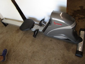 lot 21 image: Sunny Rowing Machine