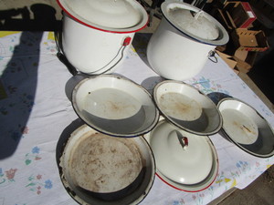 lot 28 image: Vintage Enamel