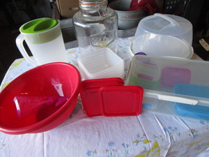 lot 74 image: Cake Taker, Dispenser