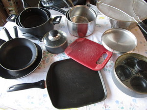 lot 76 image: Cookware