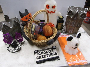 lot 96 image: Halloween Decorations