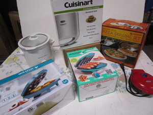 lot 84 image: Small Appliances