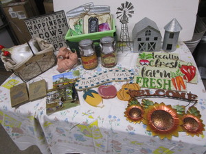 lot 86 image: Farm Kitchen Dcor